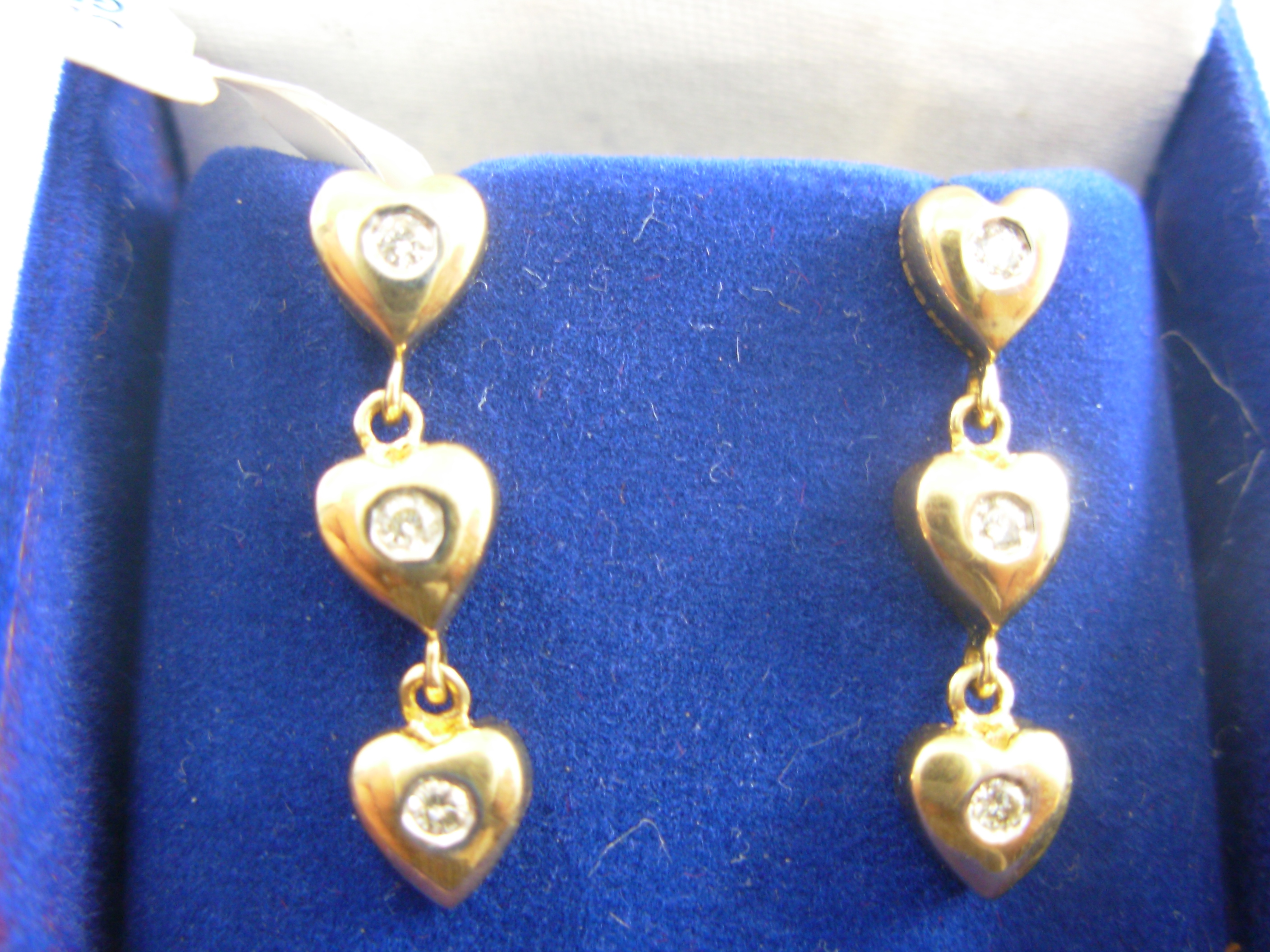 Beautiful 18 Kt Gold  Natural Diamond Earing